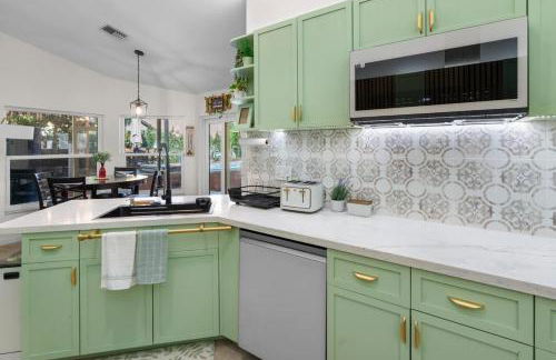 Plantation Pool Home with Hot Tub Sleeps 10 - Foto 18