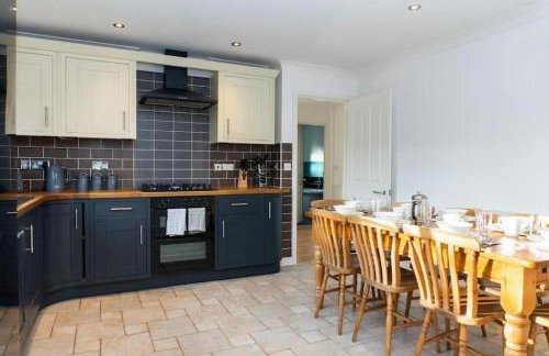 4 Bed Detached Home-Gloucester-Sleeps 10-Parking for 3-Work or Leisure - Foto 19