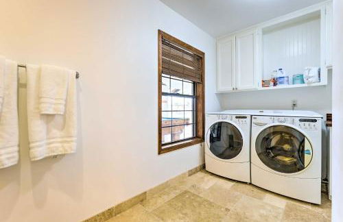 Pool and Putting Green Group Getaway in Glendale! - Foto 24