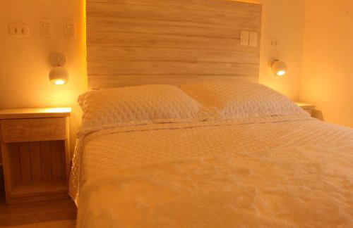 Casa d'Aroeira Residencial Boutique - Centro de Juqueí - Perto de Tudo - 2 quadras do Mar - Serviço de Praia - Roupa de Cama 600 fios algodão Egípcio - Tudo Novo - Estacionamento Interno - Cozinha - Consulte unidades com Ofurô Hidro e Cromoterapia - Foto 53