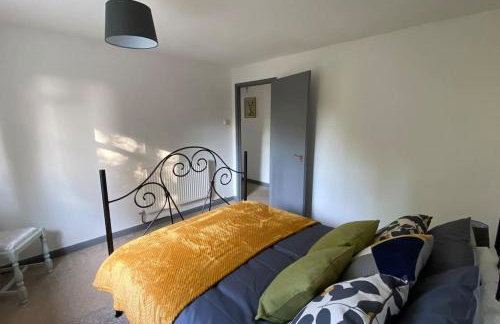 Cheerful 3 bedroom bungalow with indoor fire place - Foto 12