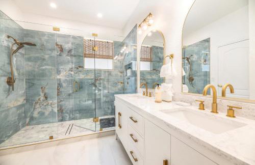 Stylish Retreat with Pool near The Parks - Foto 31