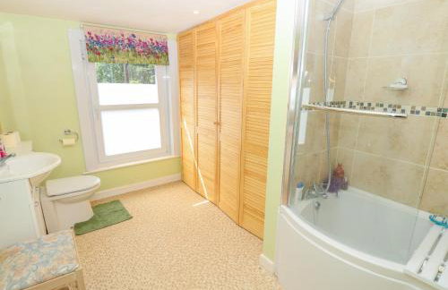 St Michaels House - Photo 18