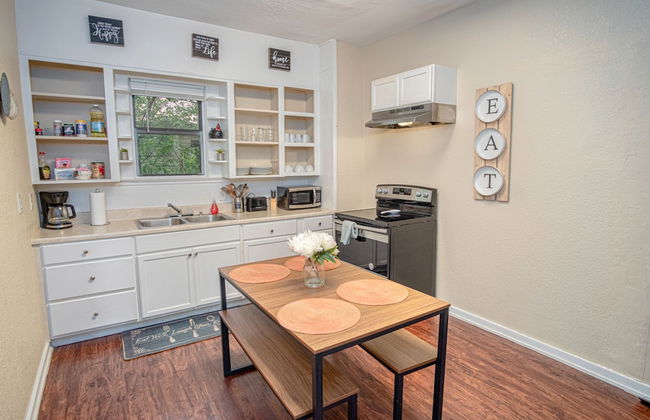 Cozy Downtown Guest House 2br/1ba Sleeps 8 - Foto 15