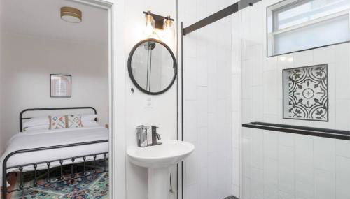 Historic Cherry Bungalow House - Midtown - Photo 4