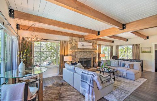 Chic Lake House with Furnished Deck and Hot Tub! - Foto 4