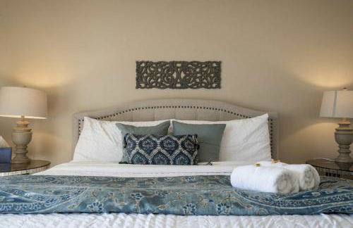 Deep Blue Spacious Escape w Hot Tub & Playground - Foto 29