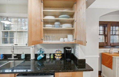 Exclusive Ottawa Hills Private Home, Garage, WD, Gourmet Equipped kitchen, Netflix - Foto 10