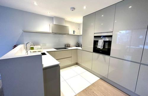 Super Modern New 2 Bedroom Apartment - Next to the Beach - Great Location - Fast WiFi - Smart TV - sleeps up to 4! Close to Purbeck, Corfe Castle, Sandbanks, Poole & Bournemouth - Foto 9
