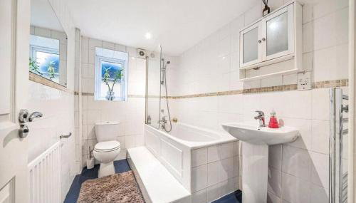Central 2-Bed, 2-Bath Apartment - Photo 3