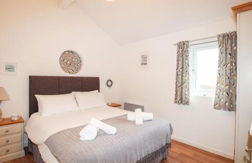 Beside the Sea - Photo 17