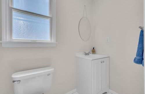 Bayview Coastal Home - Steps to Shore & Free Parking - Foto 19