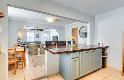 Less Than 1 Mi to Beach! Family-Friendly Galveston Home - Foto 11