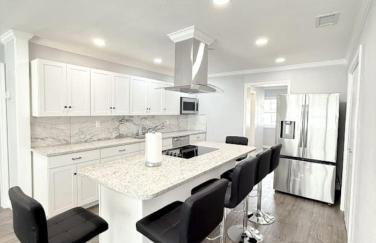 Spacious 5BR Beach Villa -1 Minute to Beach - Foto 1