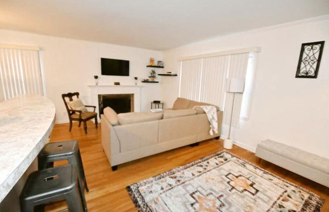 2 Blocks to ND 4 Bedroom 2 Bath Home 1217 - Foto 2