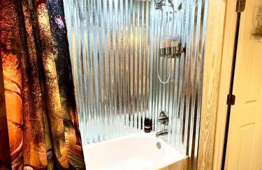 King Suite & Bunkhouse - Deer Camp - WiFi - Grill - Foto 27