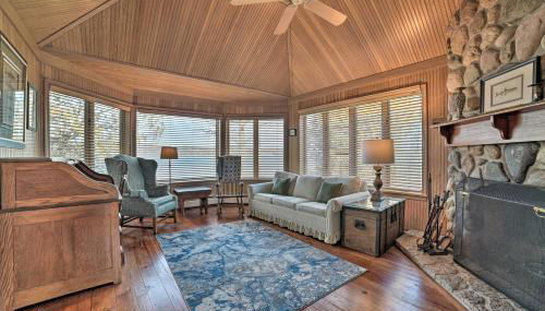 2 Living Areas, Tennis! Waterfront Suttons Bay Gem - Foto 5