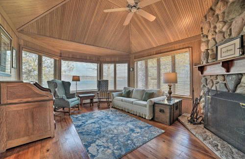 2 Living Areas, Tennis! Waterfront Suttons Bay Gem - Foto 5