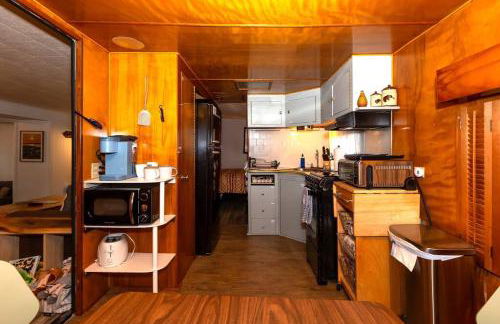 Funky Little Lakehouse - private dock and sunset view - Foto 11