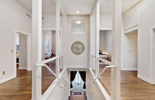 The Penthouse Loft in the Heart of Old Town! - Photo 27