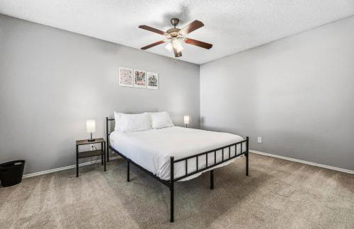 Trendy 2BR Apartment with Pool and Gym Access - Foto 15