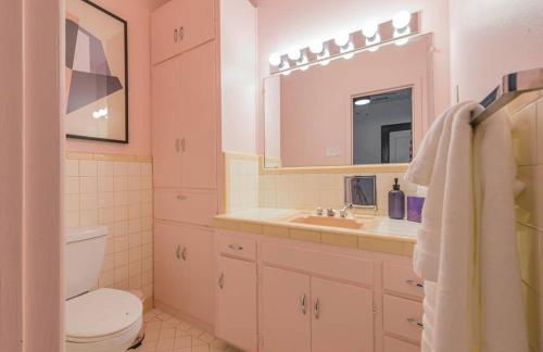 Newly Updated Cozy 1927 Uptown Tudor 4 min to Magnolia - Photo 32