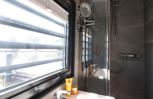 Houseboat in Lemmer With Harbor Views - Foto 16