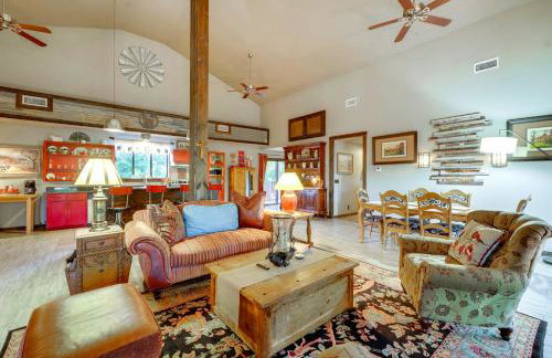 Peaceful Helotes Cabin Fire Pit, 9 Mi to Old Town - Foto 7