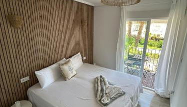 ThE WHALE HOUSE - Photo 2