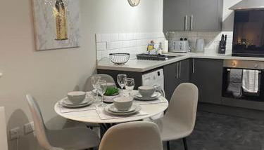 Cedar House by ShortStays4U A modern 2 bedroom house with free parking in town centre! - Foto 4