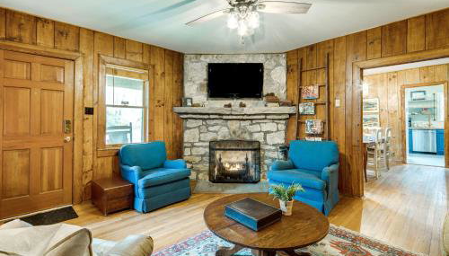 Peaceful Hendersonville Cabin - Hot Tub & Fire Pit - Photo 5