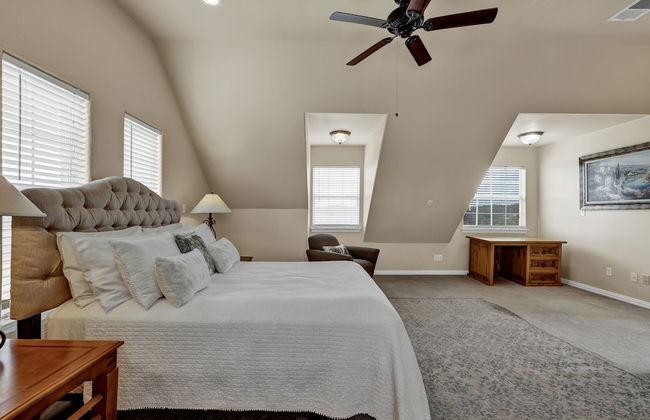 The Elizabeth Haus Upper Suite - Photo 3