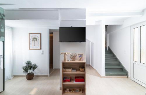 Kalamaki-Sunset - Scenic Sunset & Sea Views - Steps from Shore! - Foto 70