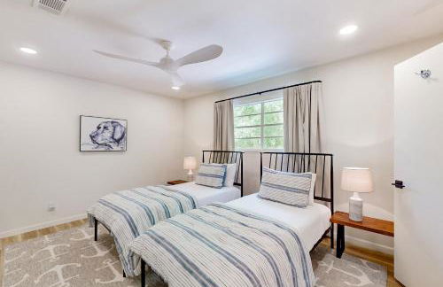 6 Mi to Lake Brookeland Home with Treehouse Vibes - Photo 17