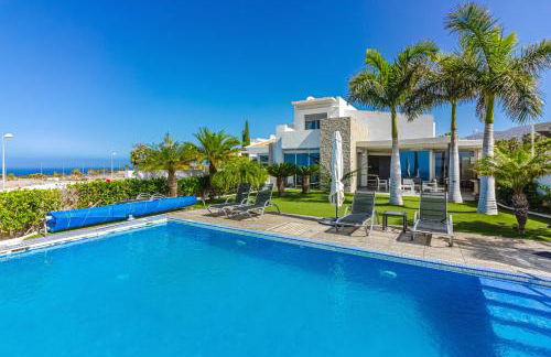 Villa Eleonora, Luxury Villa with Heated Pool Ocean View in Adeje, Tenerife - Foto 1