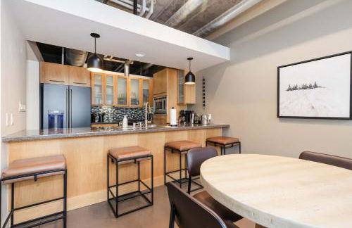 Union Station downtown and gameday retreat! - Foto 7