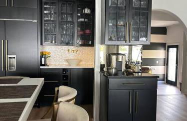 The Most Desired Summer Retreat with Private Pool Just 5 Minutes from the Beach - Foto 14