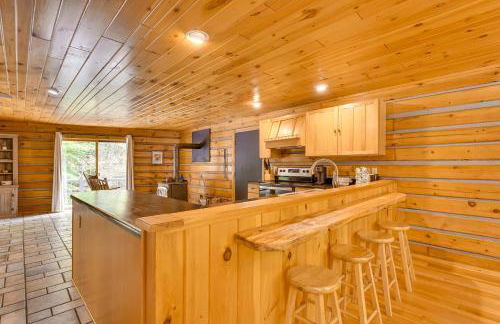 A-Frame Log Home with Game Room Near Lake George! - Foto 12
