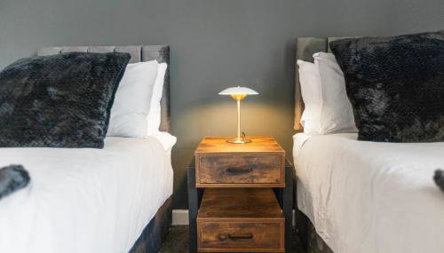 Modern 5 Bed 2 Bath House w Free Parking - Foto 2