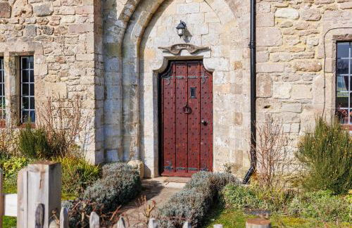 The Old Abbey Farmhouse - Stay at Quarr Abbey Monastery - Pet-Friendly Farmhouse with History & Countryside Views, surrounded by woodland & nature - Photo 30