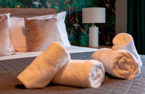 Pass the Keys Spacious and modern house with Free Parking - Photo 34