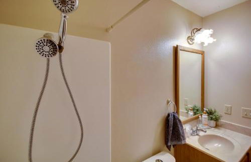 Peaceful and Idyllic Forest Cabin with Pool Table - Foto 10