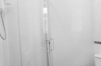 Unique 3 Bedrooms, 3 Ensuite, FREE WiFi, Private Parking - Foto 15