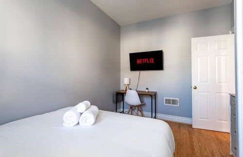 City Outside Serenity Inside: 2B1B NYC - 40 Min - Photo 21