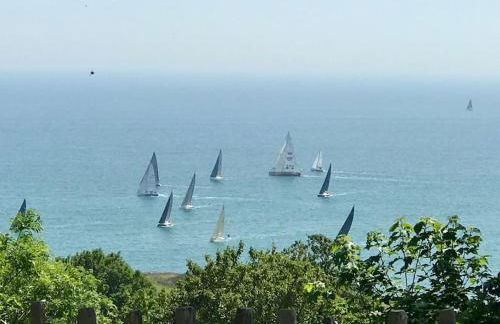 Relaxing private entrance ensuite room with stunning sea view and swimspa - Photo 28