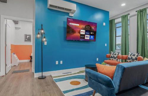 Apt+ 2 Queens+Bunkbed+Free Parking 55"TV - Photo 38