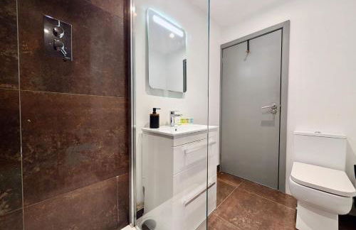 Charming Flat With Free Parking in Prime Location - Foto 13