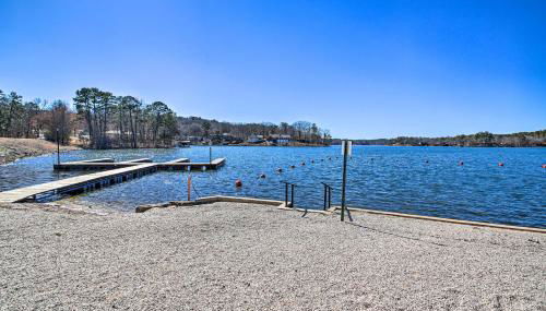 half Mi to DeSoto Lake Hot Springs Village Home - Foto 3