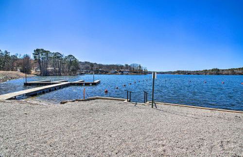 half Mi to DeSoto Lake Hot Springs Village Home - Foto 3