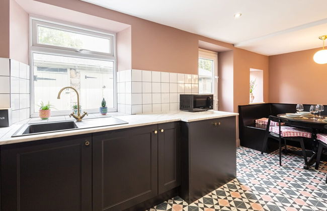 Host Stay Bankfoot Cottage - Photo 8